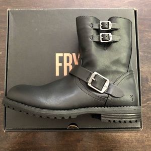 NEW Girl’s Frye Veronica Buckle-Strap Boot US4 🖤